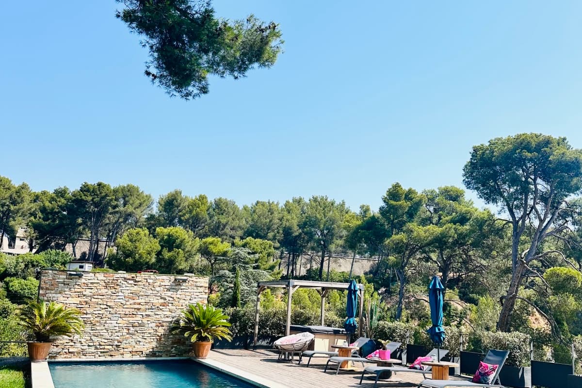 Grand extérieur aménageravec piscine chauffée - Photo 1