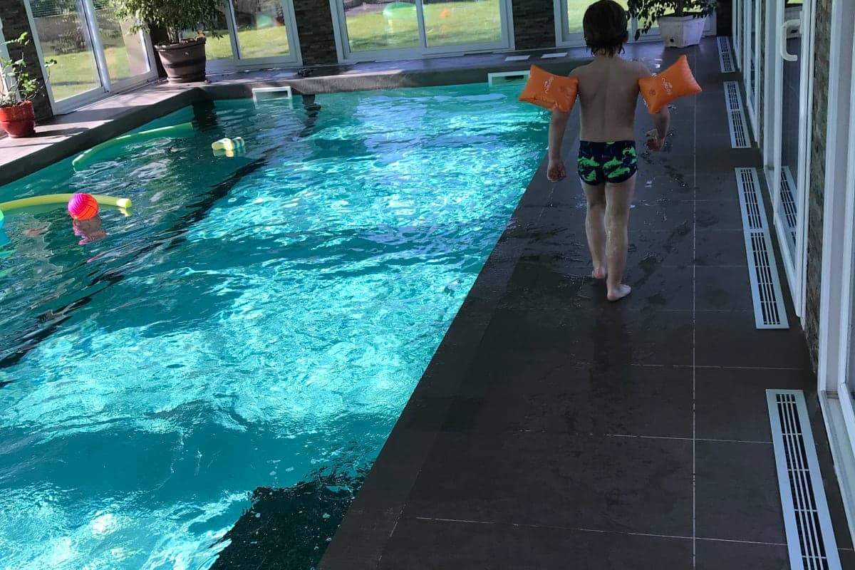 Piscine INTÉRIEURE 31° 🪴 Option Jaccuzzi Hammam - Photo 1