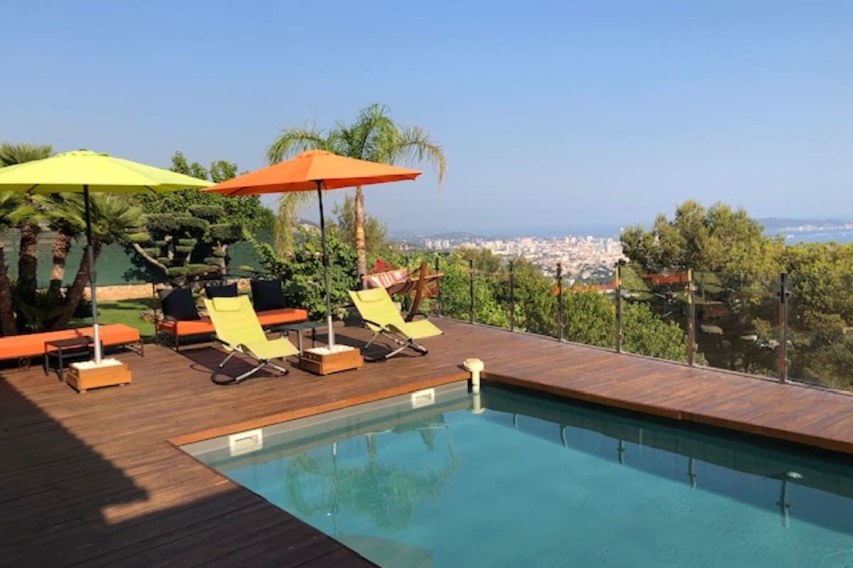 Magnifique piscine et jardin avec vue mer - Photo 1