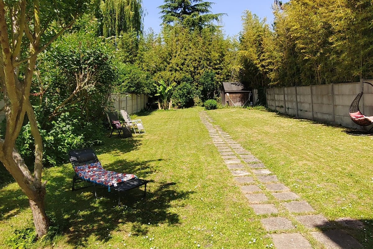 Jardin verdoyant de 350m² pour vos événements - Photo 1
