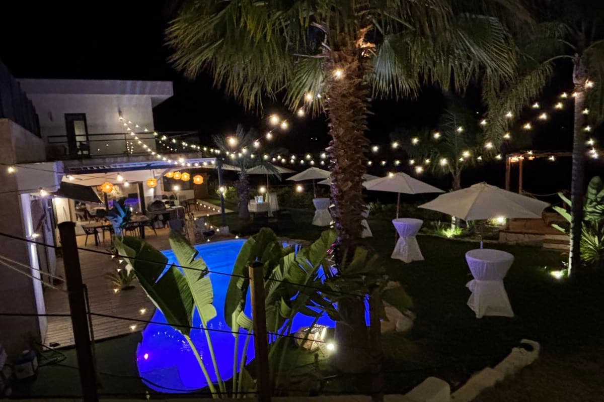 Espace élégant avec piscine et vue sur la mer - Photo 1