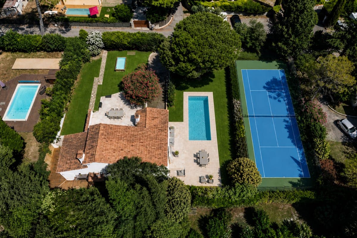 Luxueuse Villa avec terrain de tennis - Photo 1